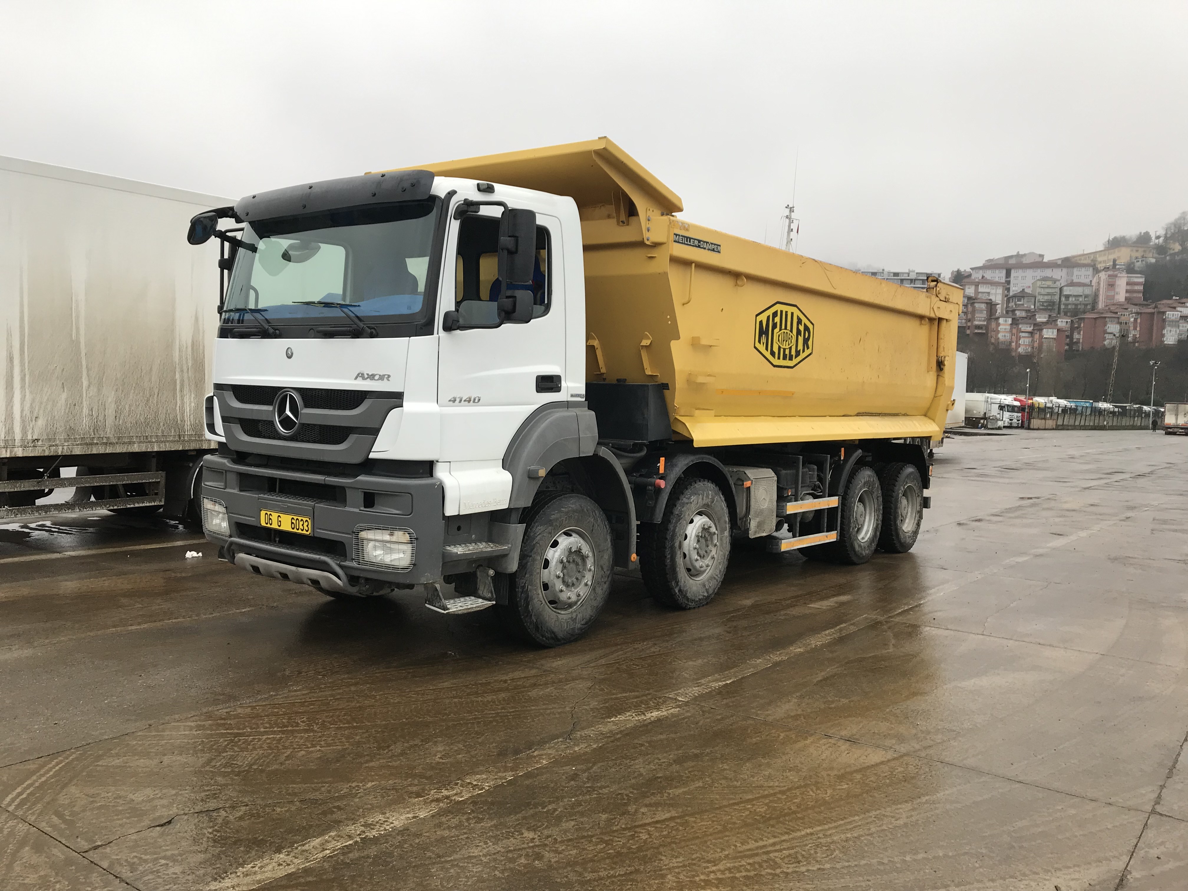 Export of Mercedes-Benz 41.40 Truck  to Ukraine