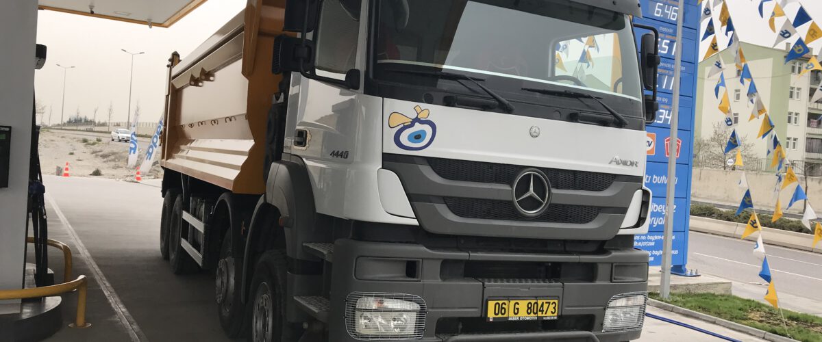 Ukrayna Kiev şehrine Mercedes-Benz 44.40 Kamyon satışı