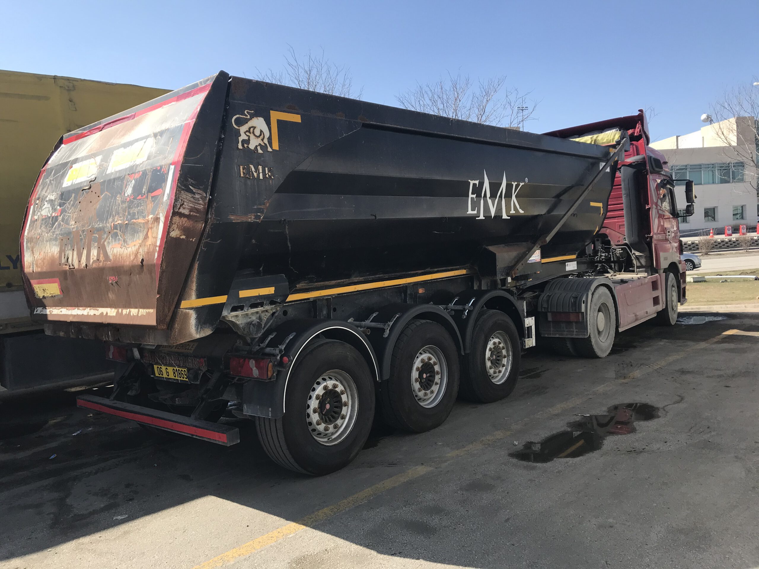 Zonguldak Limanında EMK Marka Damperli Dorse Ukrayna için Teslimatını Gerçekleştirdik