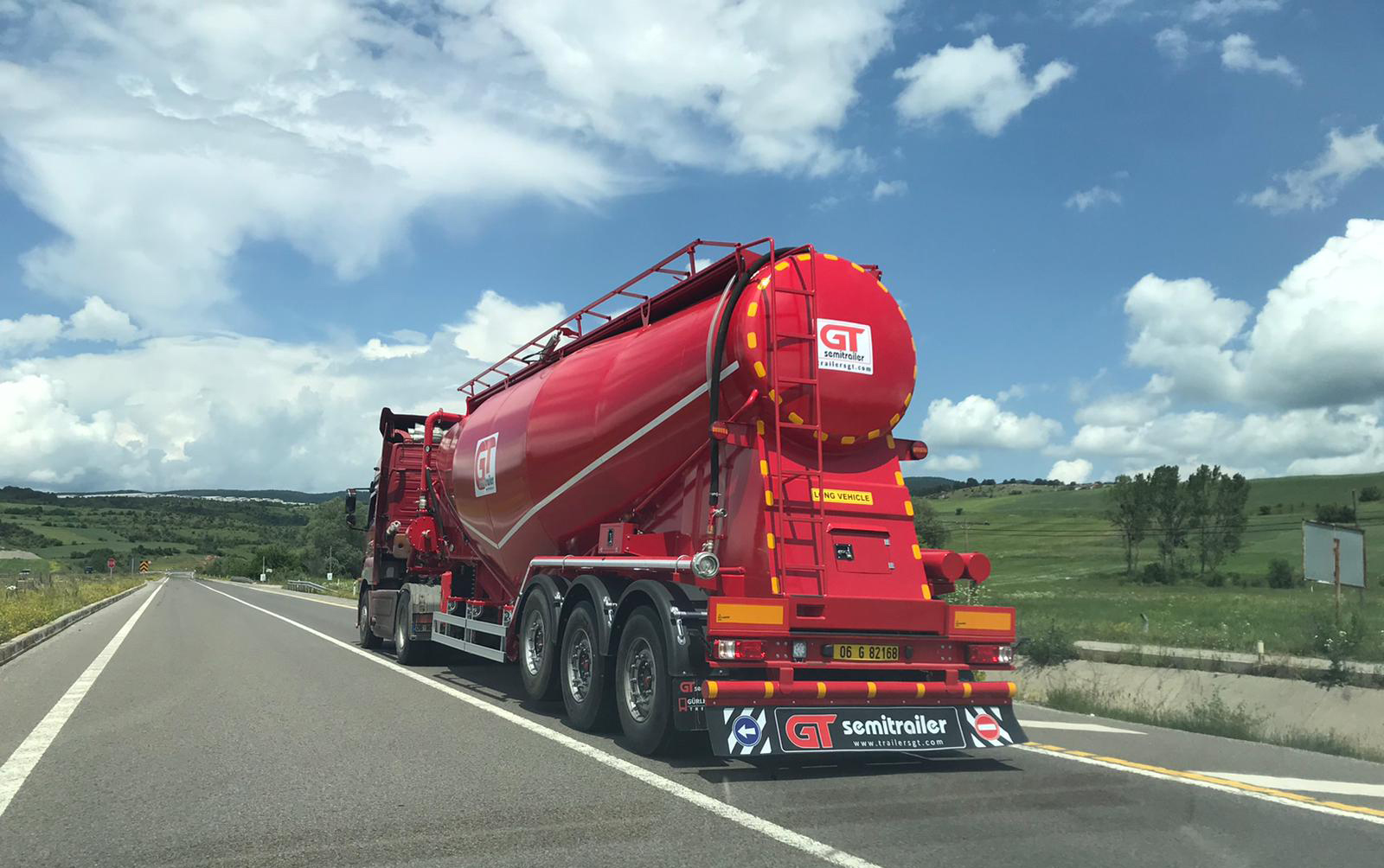 EXPORT OF THE NEW “GÜRLEŞENYIL TREYLER” BRAND 40 m3 VACUUM CEMENT/DRY BULK-SEMI TRAILER TO UKRAINE