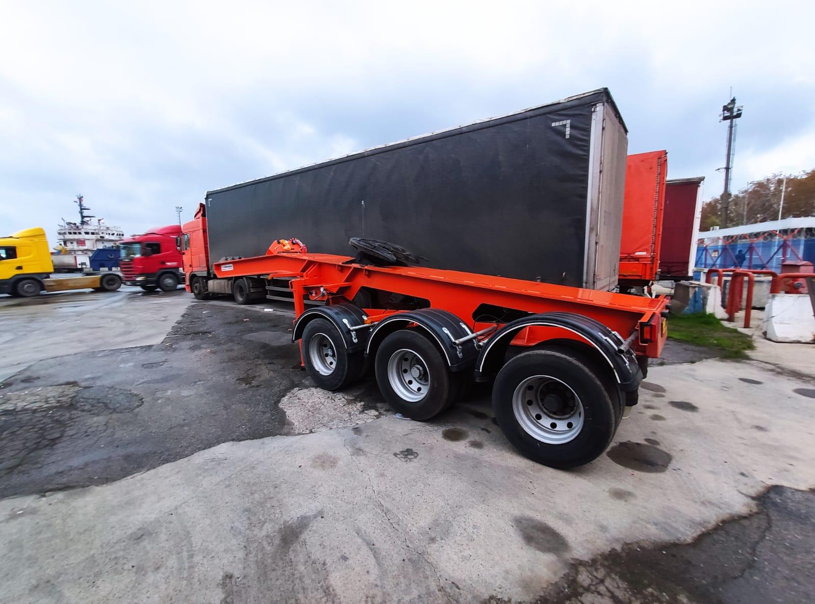 Export delivery of the ”HMS”’ brand ”DOLLY” semi-trailer on BPW brand